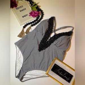 Cupshe 2X Black and White Pinstripe